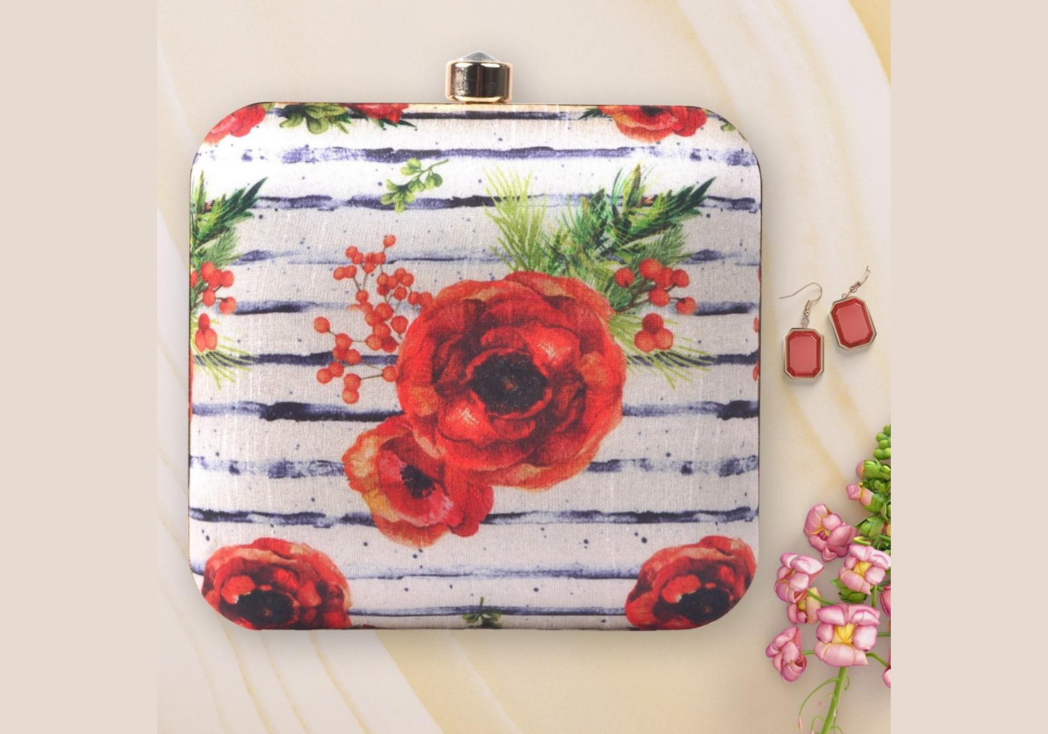 Rose Clutch in White and Red <Pre-Order>
