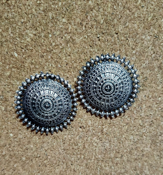 [Available] Earrings - Silver Stud